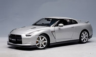 尼桑GT-R (R35) 汽车模型 autoart 1：18 银色 77386
