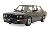 宝马535i 汽车模型 75162 autoart 1：18 黑色
