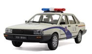 老款普桑 桑塔纳警车 汽车模型 上海大众威利FX 1：18 白色 18035AHCP-XW