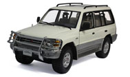1998年三菱帕杰罗长轴3.5 V6 汽车模型 太阳星1:18 白色st1228
